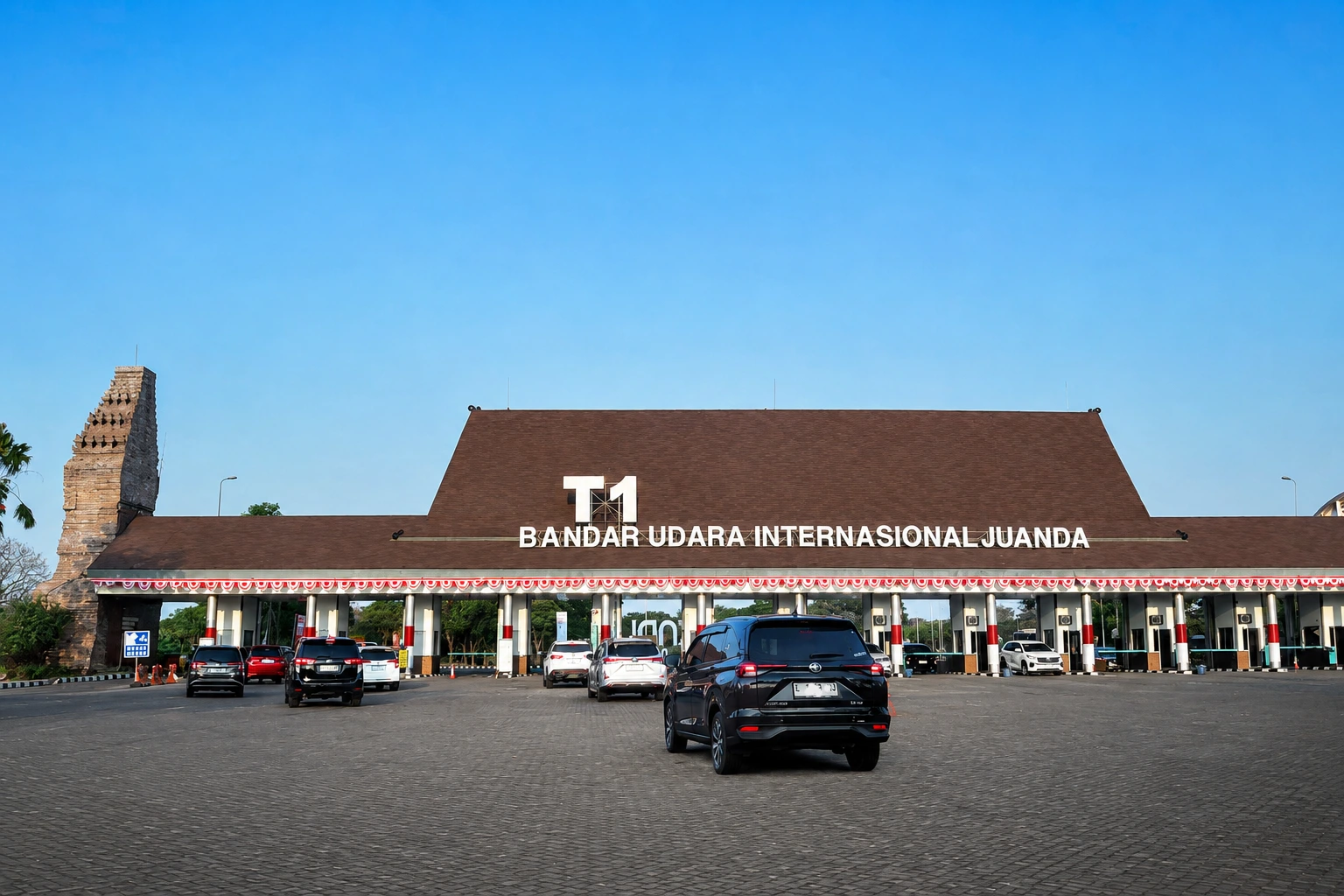 Gedung Terminal 1 Bandara Juanda Surabaya, tempat seluruh kedatangan penerbangan domestik dilayani